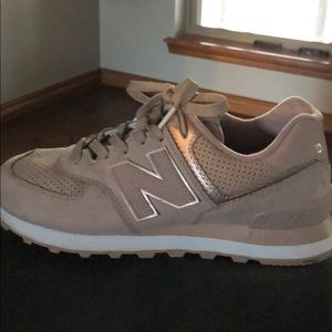 Rose gold New Balance 574